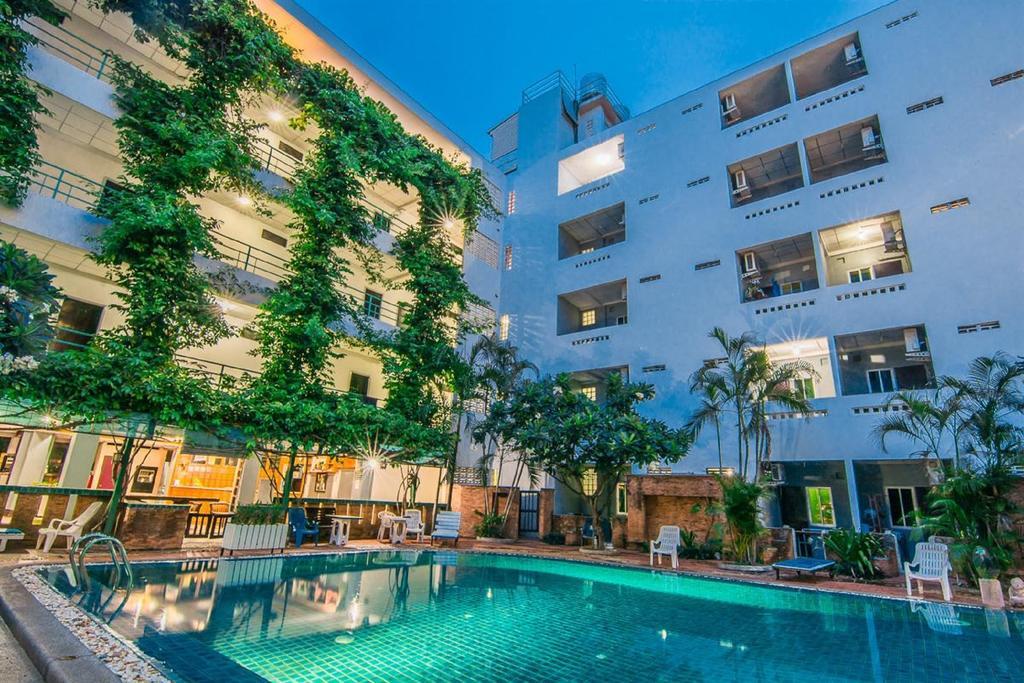 Sutus Court 4 Otel Pattaya Dış mekan fotoğraf