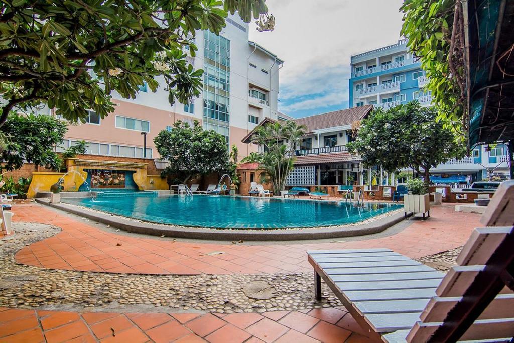 Sutus Court 4 Otel Pattaya Dış mekan fotoğraf