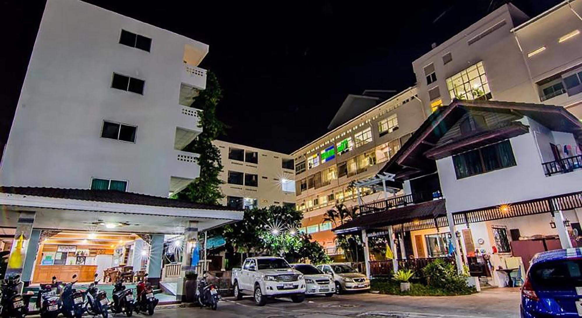 Sutus Court 4 Otel Pattaya Dış mekan fotoğraf